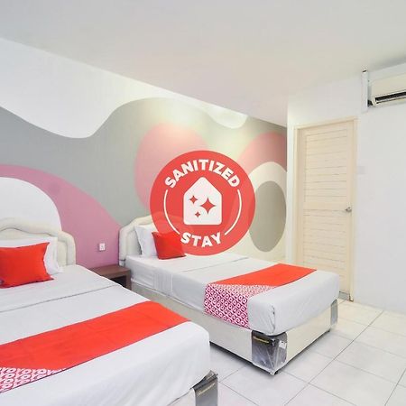 Oyo 44034 Furama Lodging House Kuching Exterior foto