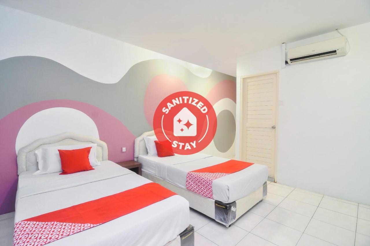 Oyo 44034 Furama Lodging House Kuching Exterior foto