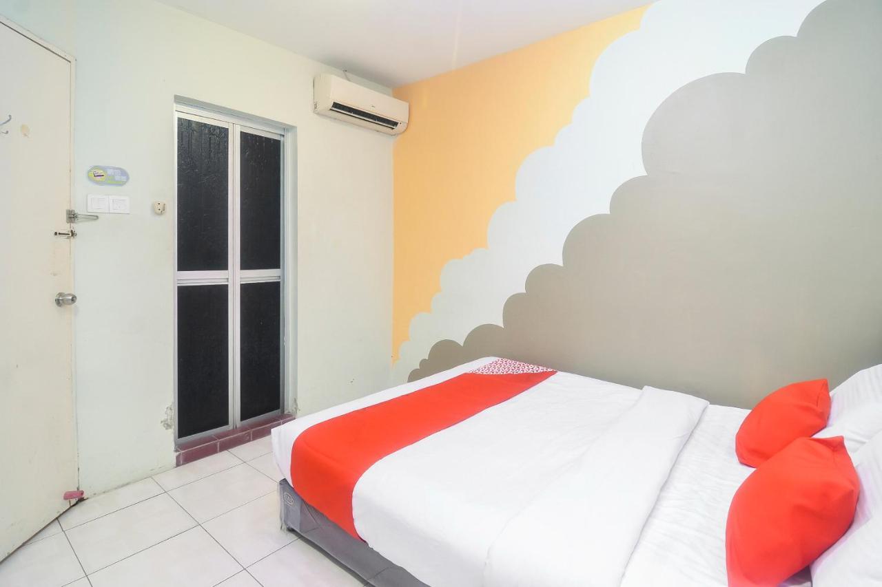 Oyo 44034 Furama Lodging House Kuching Exterior foto