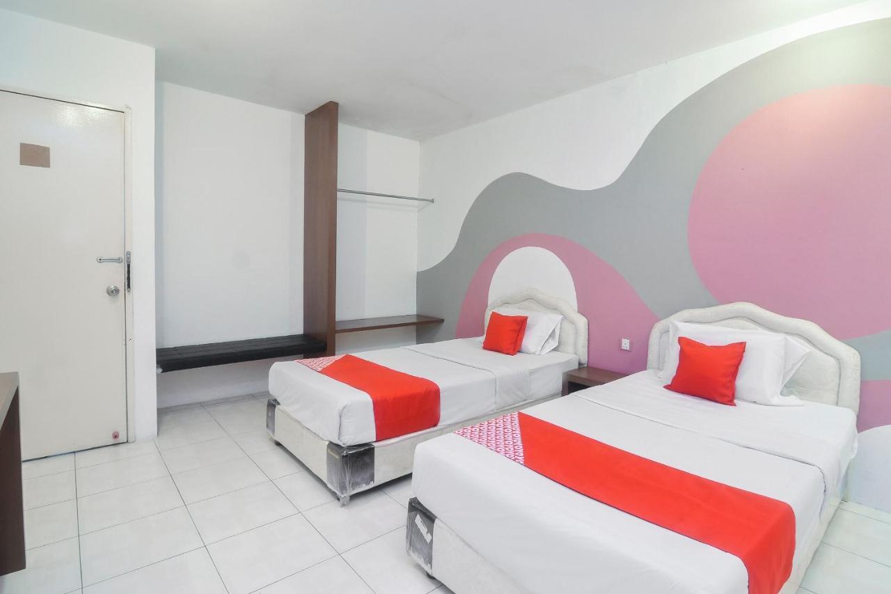 Oyo 44034 Furama Lodging House Kuching Exterior foto