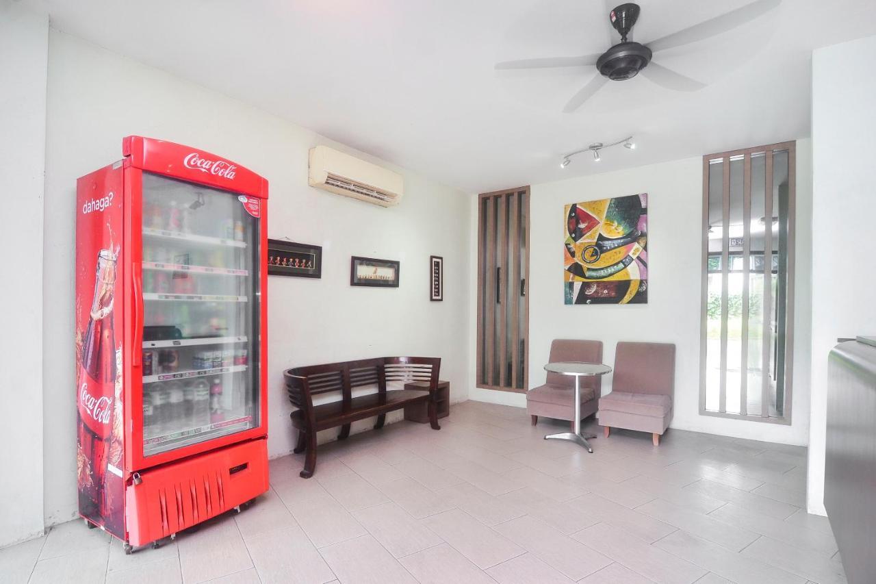 Oyo 44034 Furama Lodging House Kuching Exterior foto