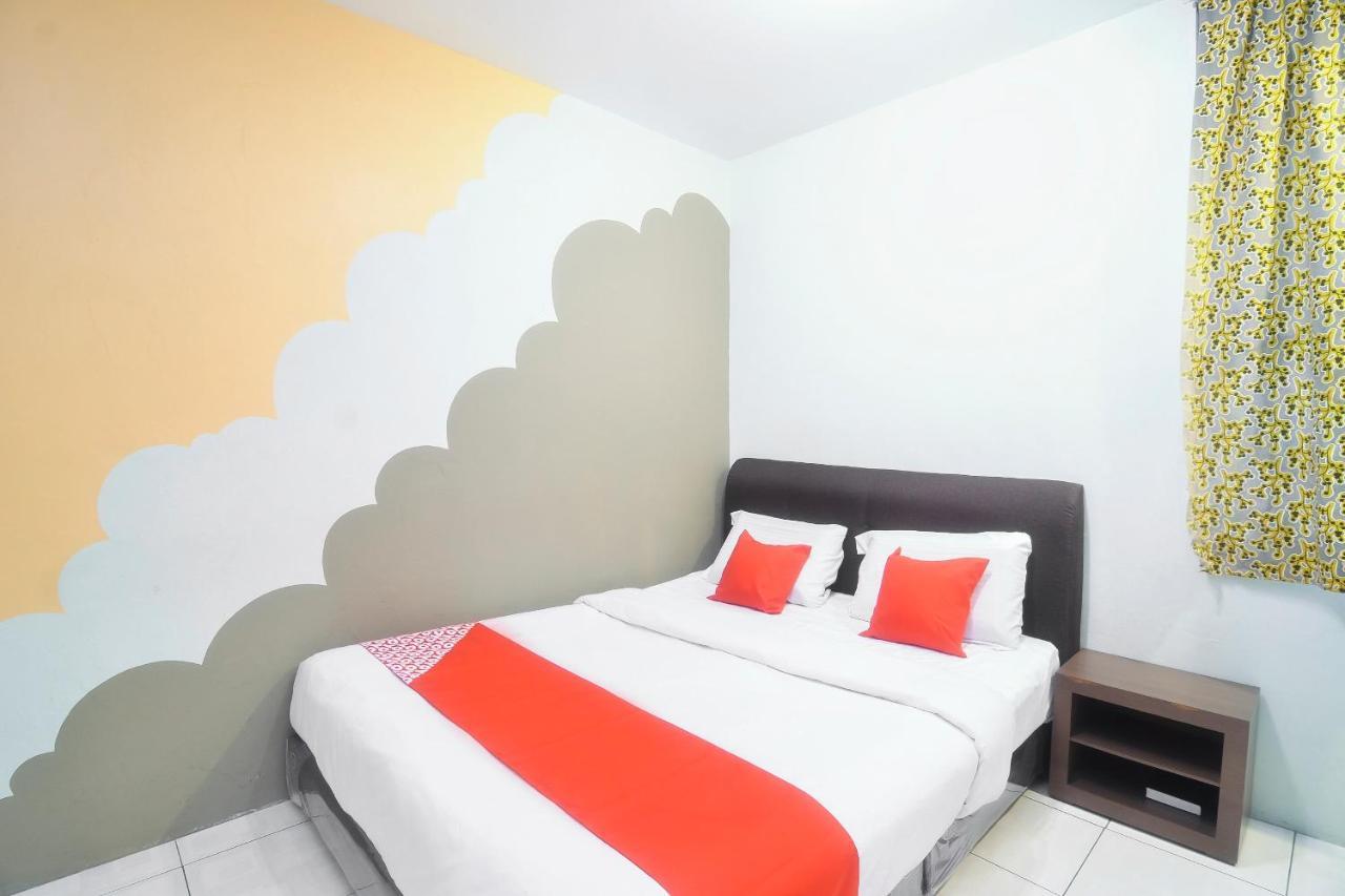 Oyo 44034 Furama Lodging House Kuching Exterior foto