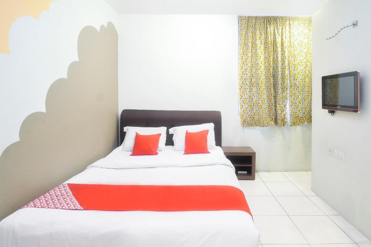 Oyo 44034 Furama Lodging House Kuching Exterior foto