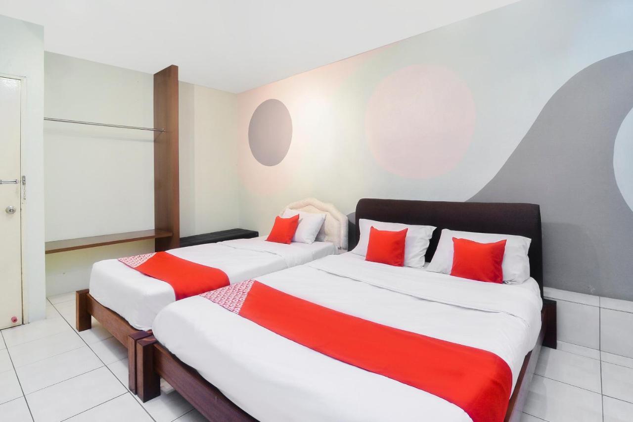 Oyo 44034 Furama Lodging House Kuching Exterior foto