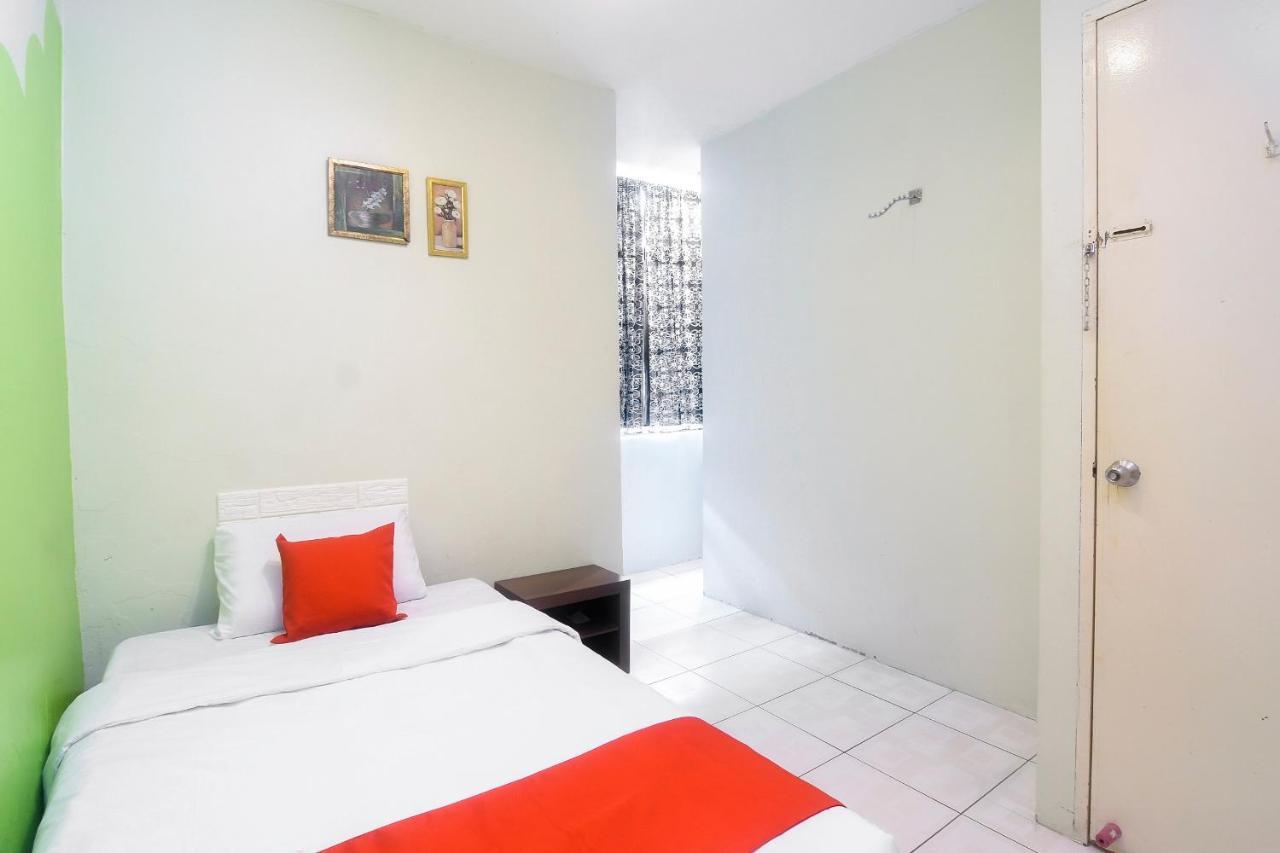 Oyo 44034 Furama Lodging House Kuching Exterior foto