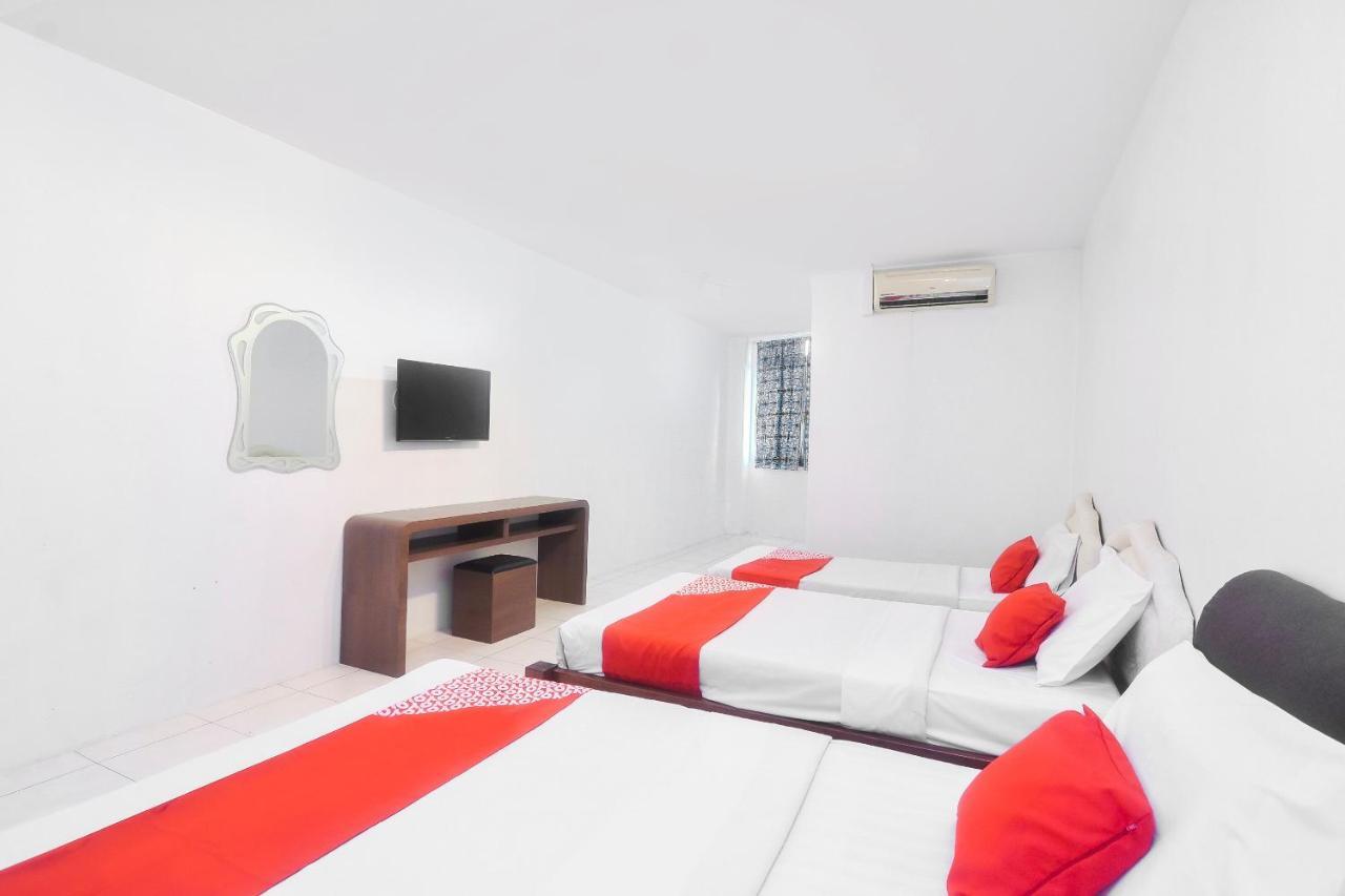Oyo 44034 Furama Lodging House Kuching Exterior foto