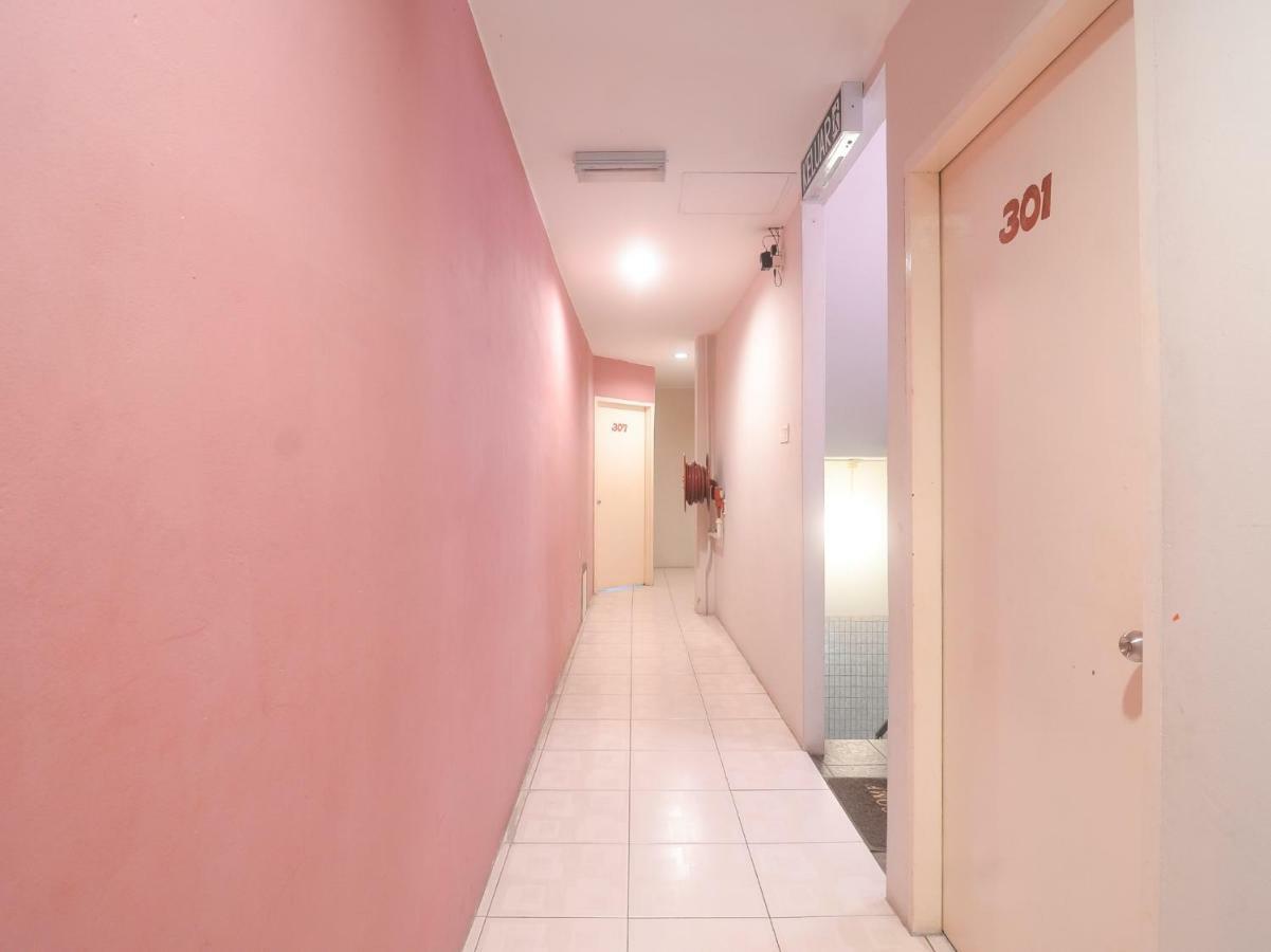 Oyo 44034 Furama Lodging House Kuching Exterior foto