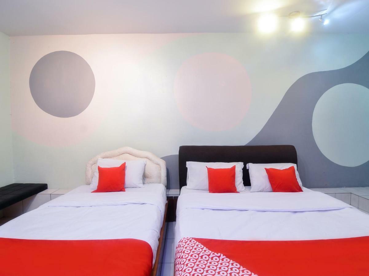 Oyo 44034 Furama Lodging House Kuching Exterior foto